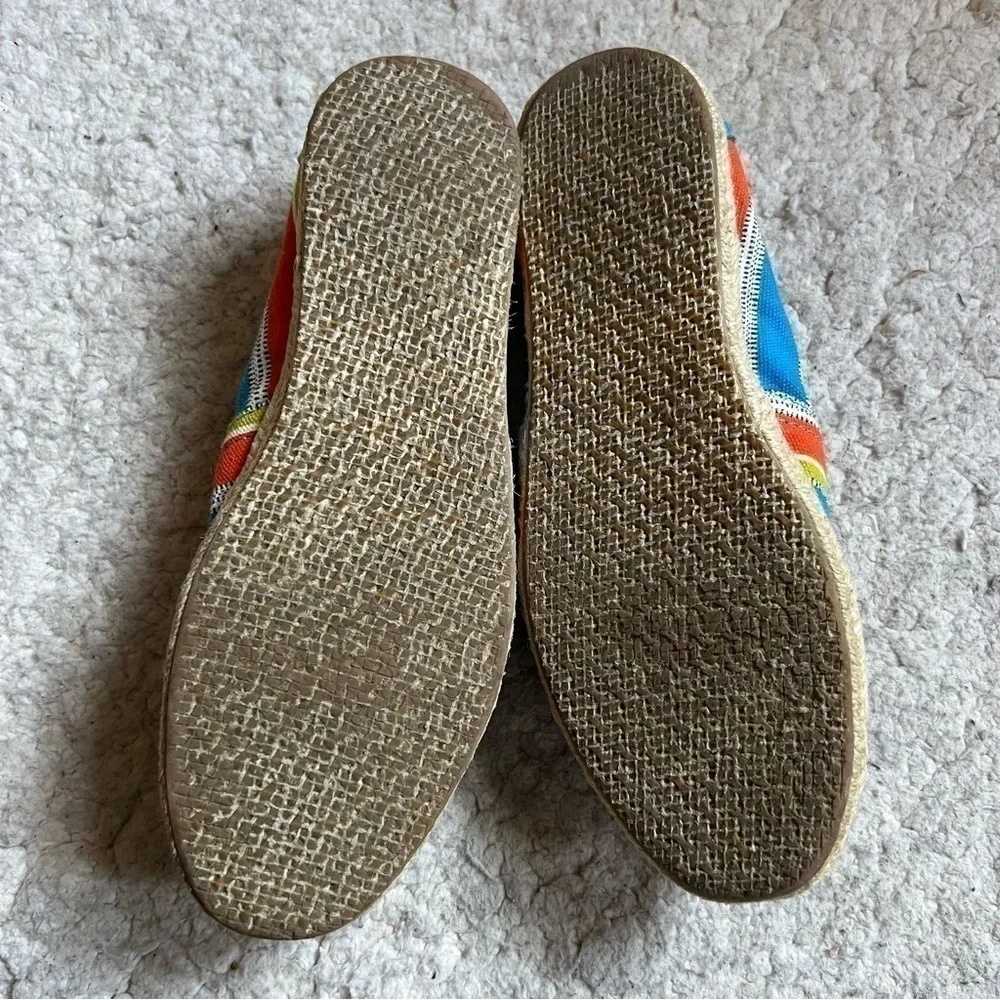 TOMS: Striped Limited Edition Ben Affleck Congo Initiative Slip On Espadrilles